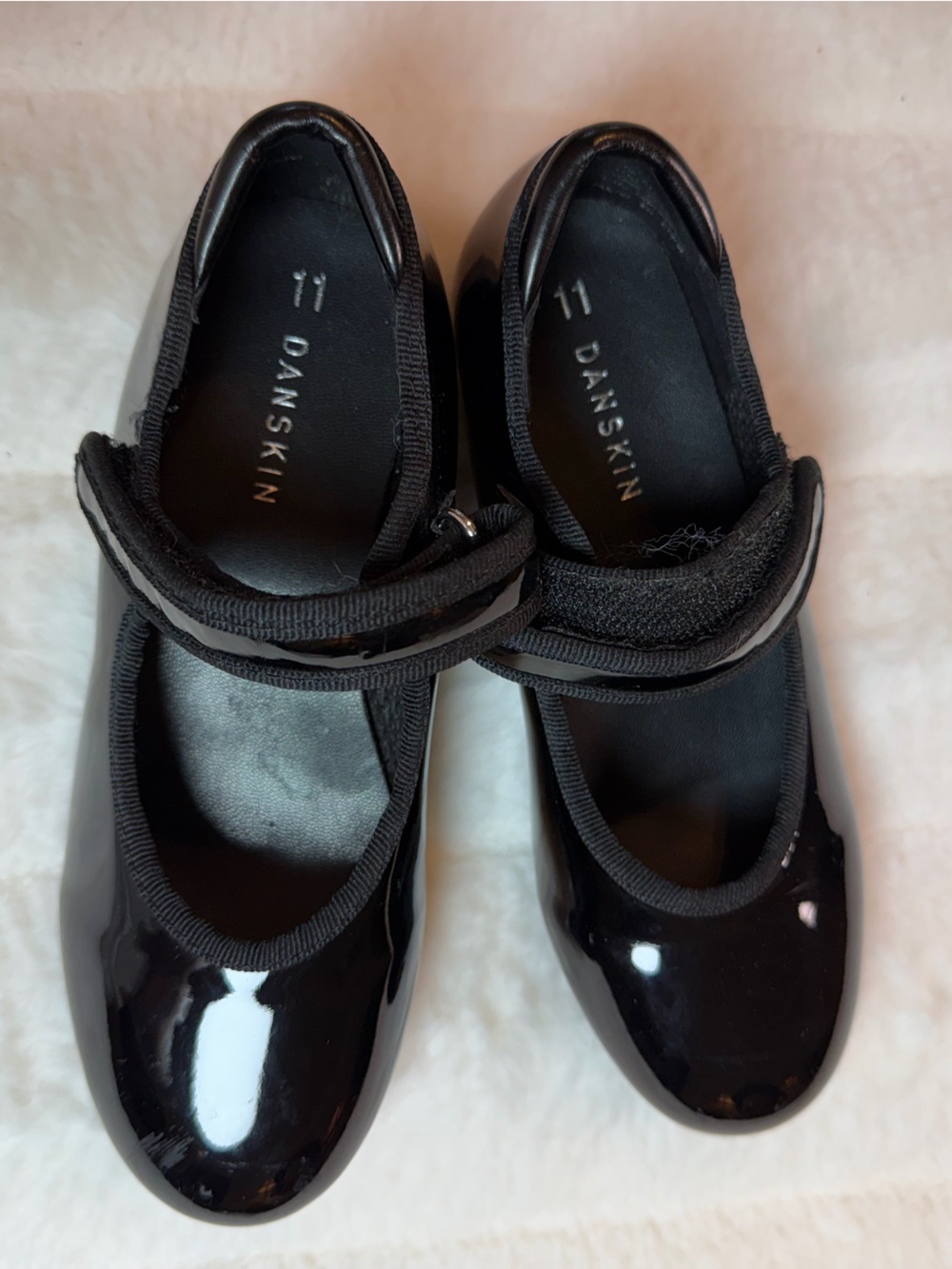 Danskin Girls Size 11 Black Patent Leather Tap Dance Shoes